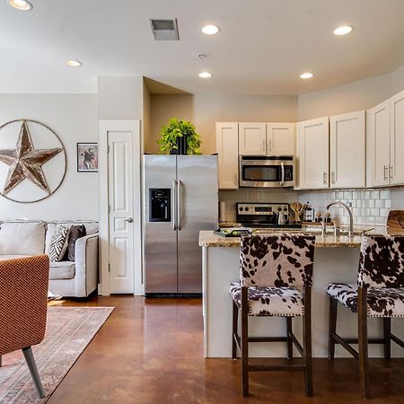 The Celebrity - Minutes To Broadway With A Balcony Apartamento Nashville Exterior foto