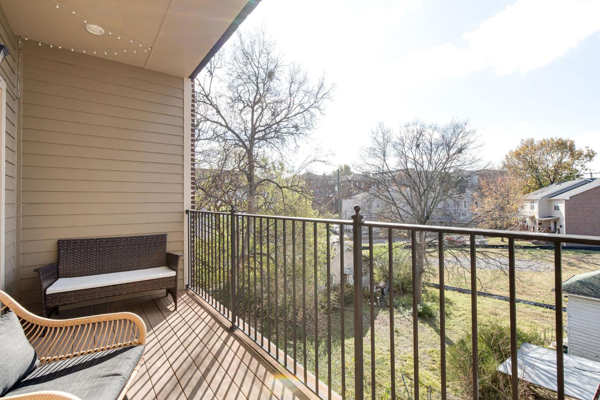 The Celebrity - Minutes To Broadway With A Balcony Apartamento Nashville Exterior foto