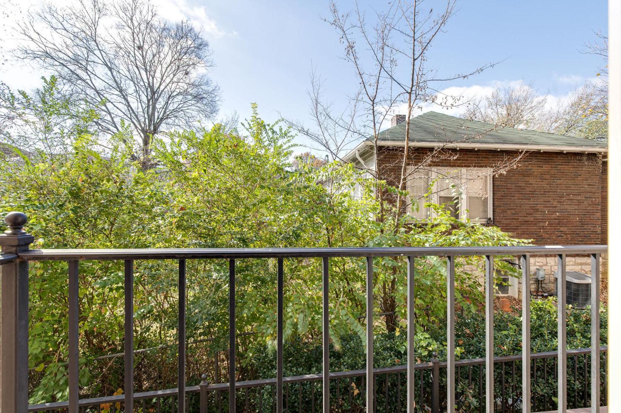 The Celebrity - Minutes To Broadway With A Balcony Apartamento Nashville Exterior foto